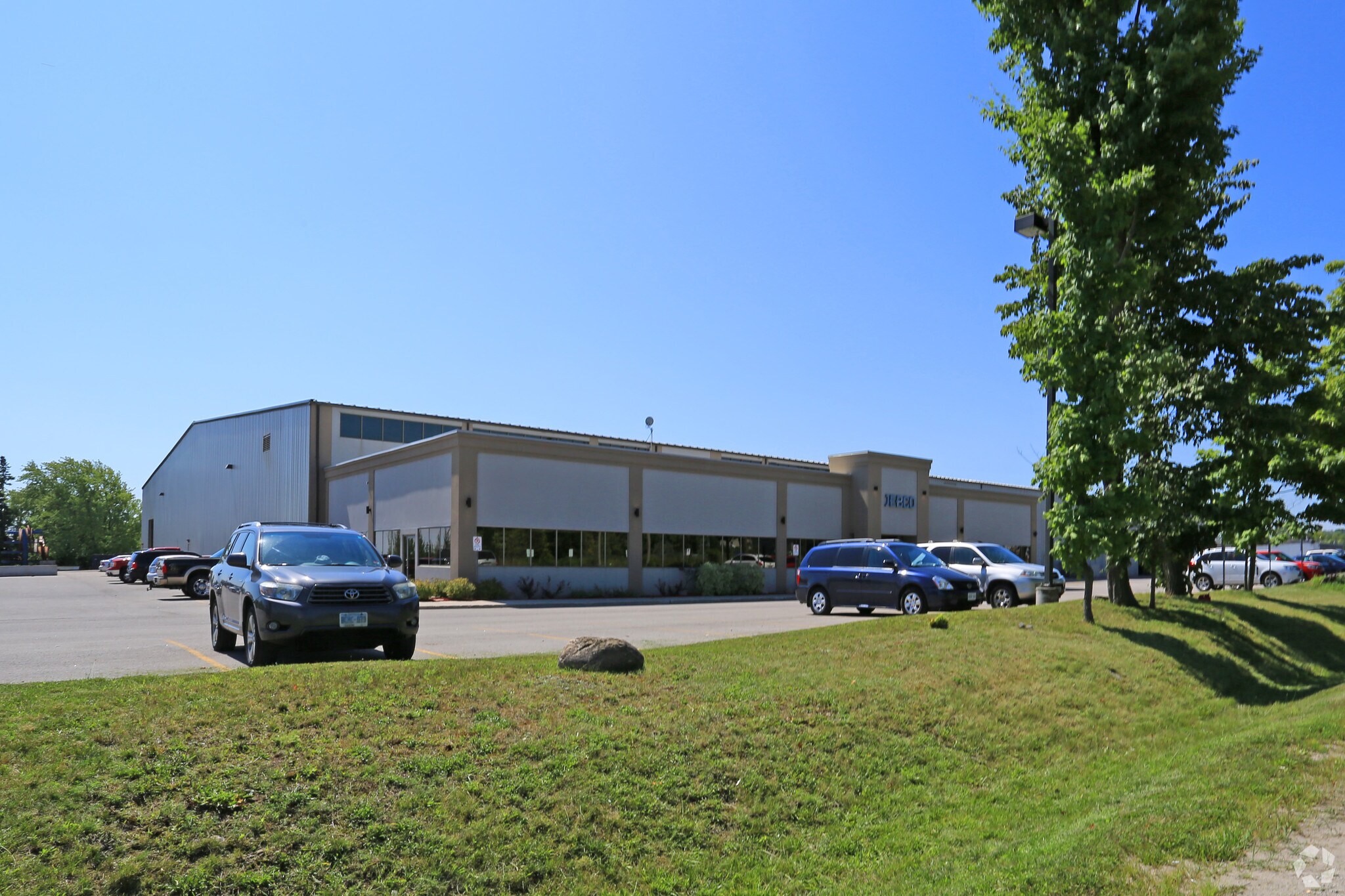 111 Ellis Dr, Barrie, ON à louer Photo principale– Image 1 sur 3