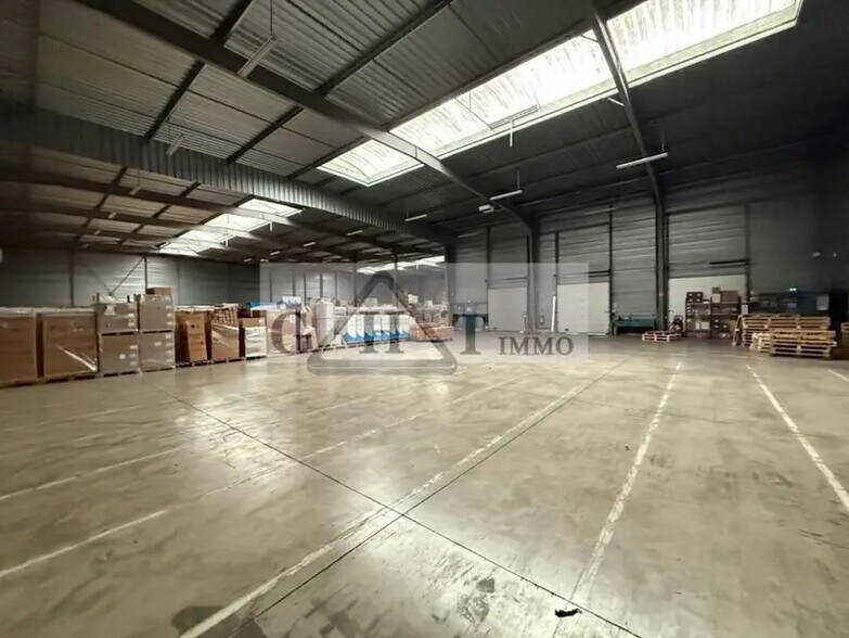 Industriel/Logistique dans Santeny à vendre - Photo intérieure – Image 2 sur 3