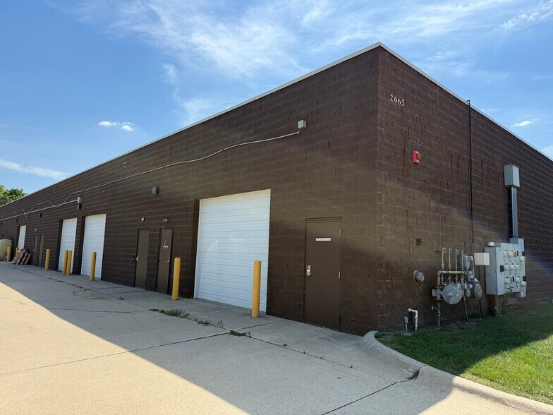 2665 SE Oak Tree Ct, Ankeny, IA à louer - Photo de l’immeuble – Image 3 sur 11