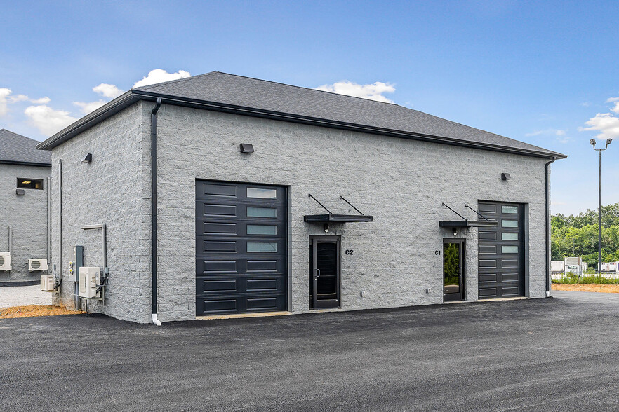240 Hub Circle, Cookeville, TN à louer - Photo de l’immeuble – Image 1 sur 17
