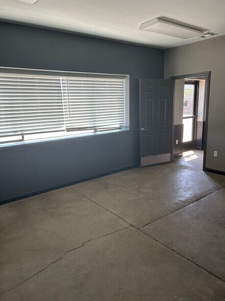 1123 E Vine St, Lodi, CA à louer - Photo de l’immeuble – Image 2 sur 9
