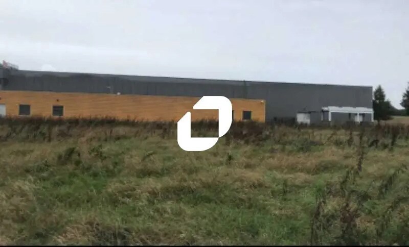 Local d’activités dans Chaumont-en-Vexin à louer - Photo de l’immeuble – Image 3 sur 9