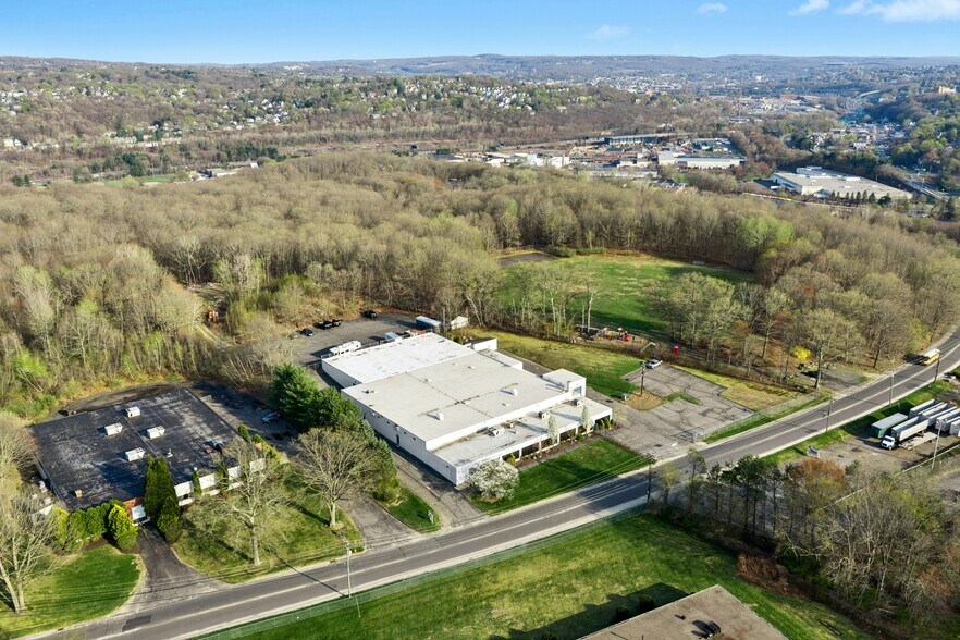 266 Brookside Rd, Waterbury, CT à vendre - Photo de l’immeuble – Image 2 sur 20