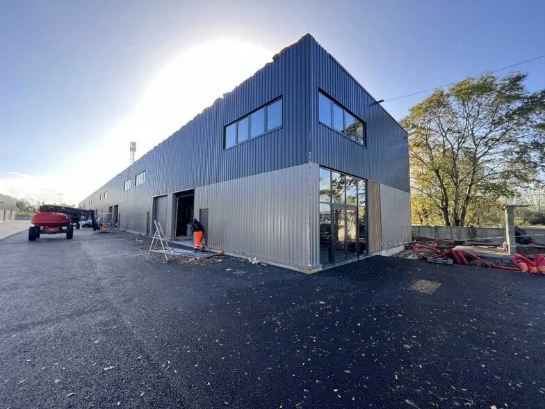77 Ter Avenue De La Libération, Ambarès-et-Lagrave à louer - Photo de l’immeuble – Image 2 sur 9