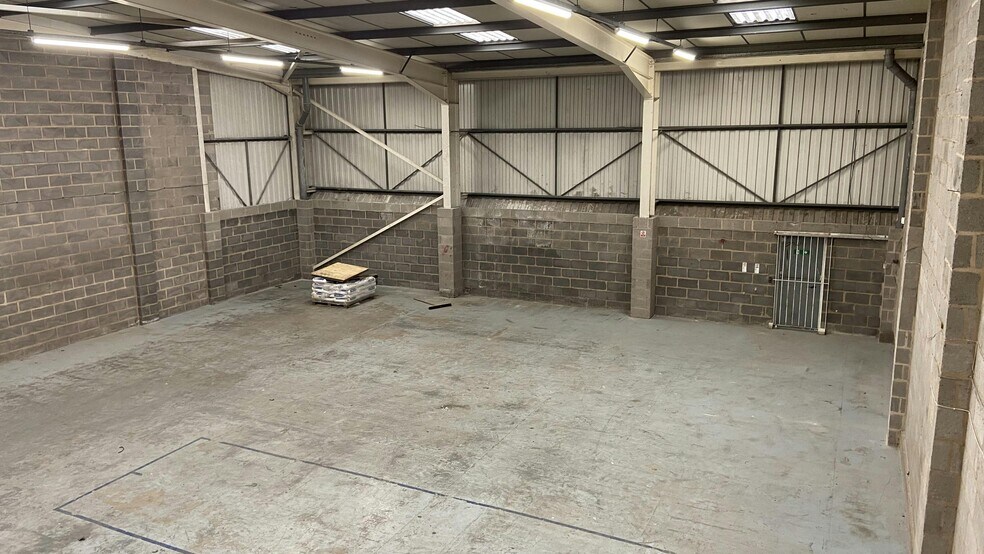 Henley Rd, Coventry à louer - Photo de l’immeuble – Image 3 sur 10