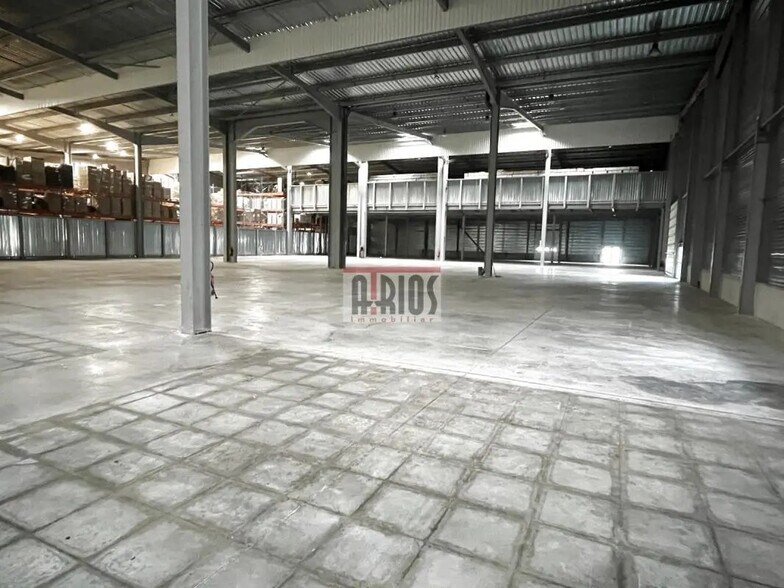 Industriel/Logistique dans La Crau à louer - Photo de l’immeuble – Image 1 sur 7