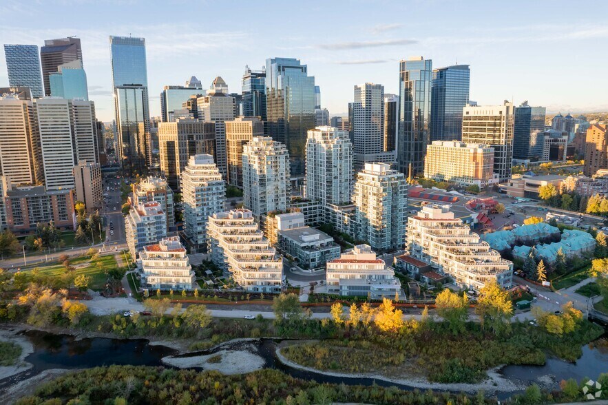 200-222nd Riverfront Ave SW, Calgary, AB à louer - Aérien – Image 3 sur 7