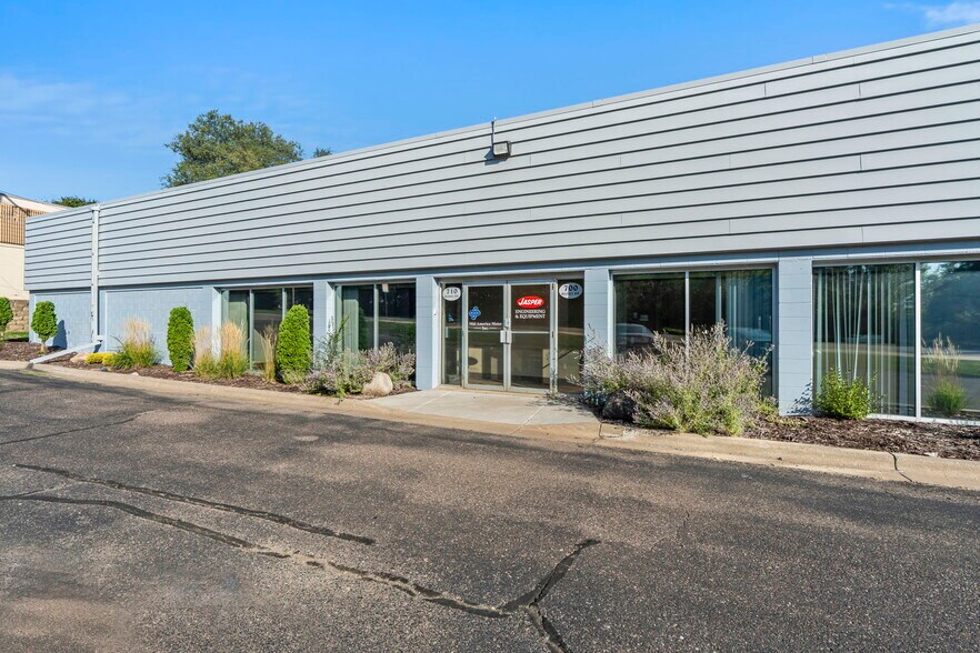 700-710 Hamel Rd, Hamel, MN à louer - Photo de l’immeuble – Image 2 sur 25