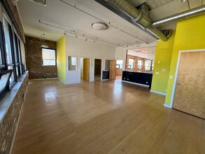 5246 N Elston Ave, Chicago, IL à louer Photo intérieure– Image 2 sur 6