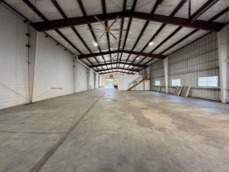 126 Industrial Ave, New Orleans, LA à louer - Photo de l’immeuble – Image 2 sur 9