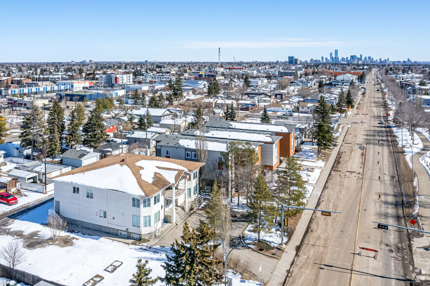 16102 100 Av NW, Edmonton, AB à vendre - Aérien – Image 2 sur 12