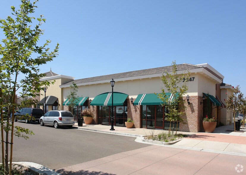 2675 Gateway Rd, Carlsbad, CA à louer - Photo de l’immeuble – Image 2 sur 6