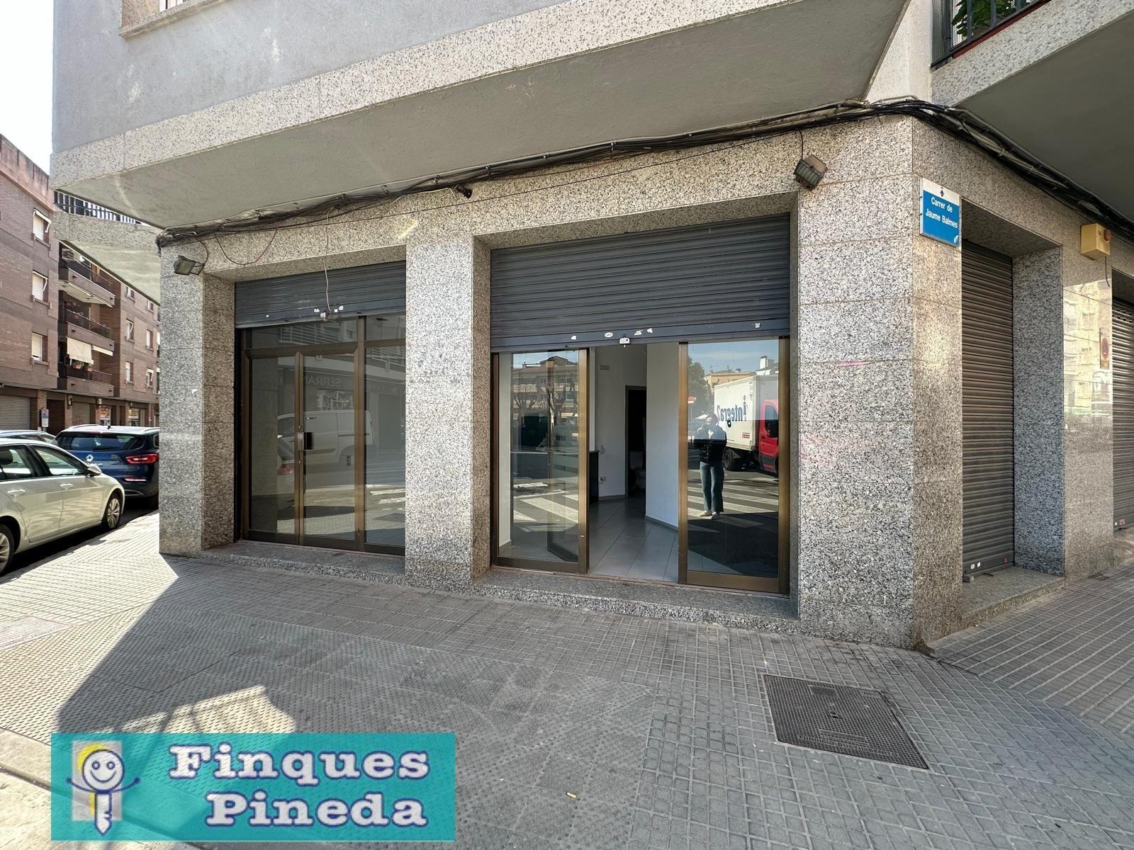 Local commercial dans Pineda de Mar, Barcelona à louer Photo de l’immeuble– Image 1 sur 7