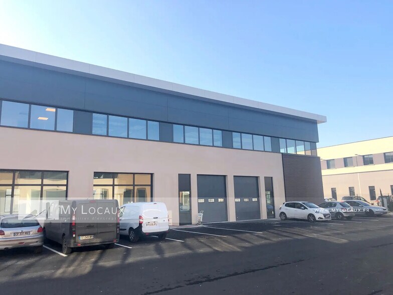 Local d’activités dans Gennevilliers à louer - Photo de l’immeuble – Image 2 sur 3