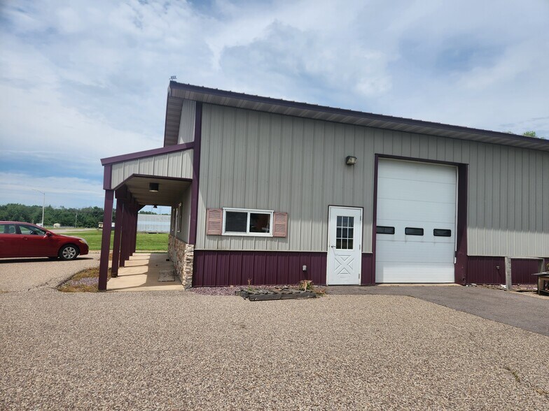 1215 Fuhrman Dr, Reedsburg, WI à vendre - Photo principale – Image 1 sur 9