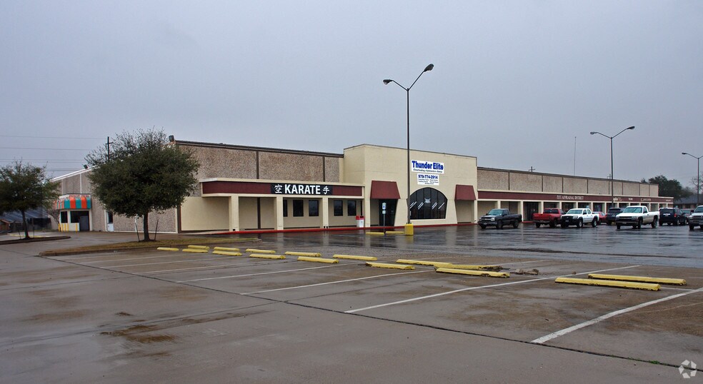 1673 Briarcrest Dr, Bryan, TX à louer - Photo principale – Image 1 sur 5