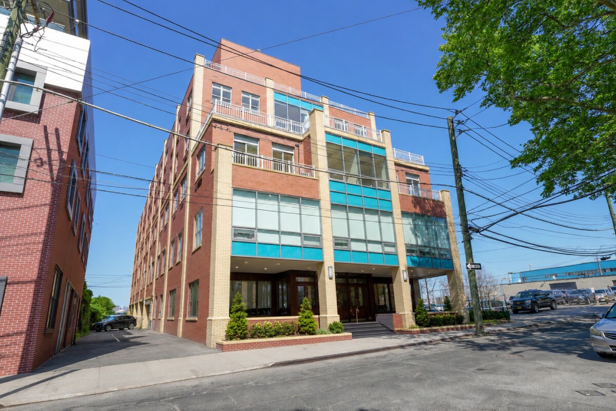 1434 110th St, College Point, NY à vendre Photo de l’immeuble– Image 1 sur 8