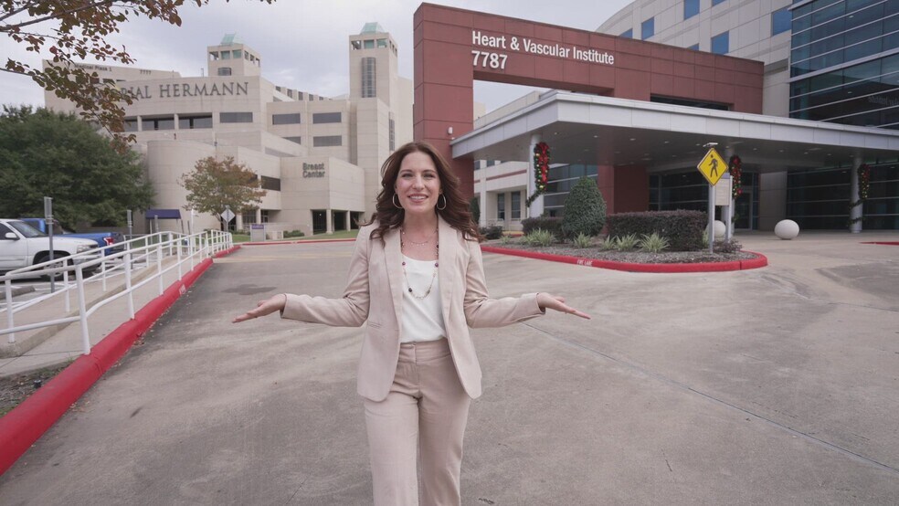 7737 Southwest Fwy, Houston, TX à louer - Vidéo sur l’annonce professionnelle – Image 2 sur 20