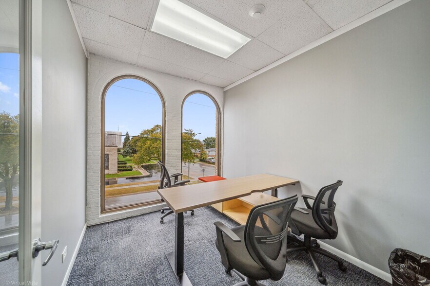 4550 W 103rd St, Oak Lawn, IL à louer - Photo intérieure – Image 2 sur 25
