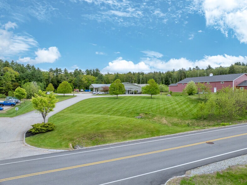 359 Hounsell Ave, Gilford, NH à louer - Photo de l’immeuble – Image 2 sur 35