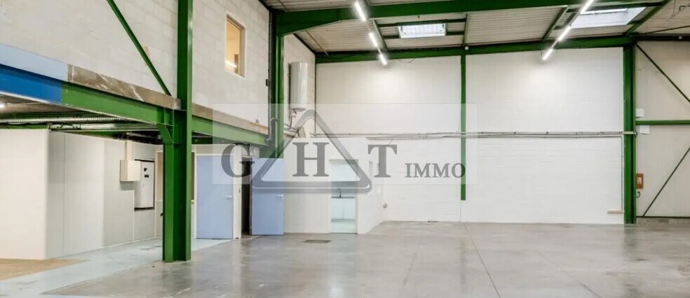 Industriel/Logistique dans Saint-Thibault-des-Vignes à louer - Photo de l’immeuble – Image 2 sur 6