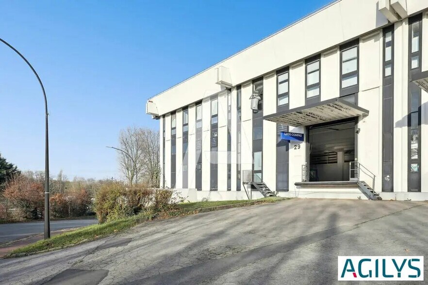 Local d’activités dans Rungis à louer - Photo de l’immeuble – Image 3 sur 12