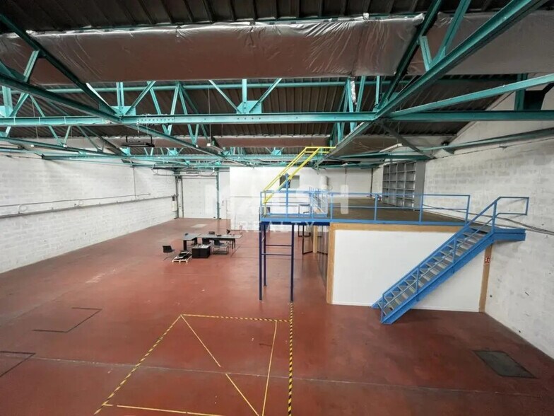Local d’activités dans Villeurbanne à louer - Photo de l’immeuble – Image 1 sur 14
