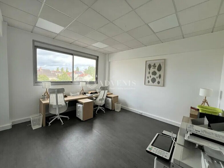 Bureau dans Conflans-Sainte-Honorine à louer - Photo de l’immeuble – Image 1 sur 12