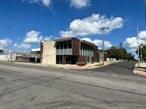 6145 Troost Ave, Kansas City, MO à vendre Photo de l’immeuble– Image 2 sur 14