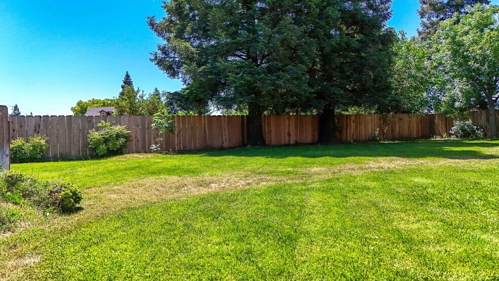 279 Bothun Rd, Turlock, CA à vendre - Photo de l’immeuble – Image 2 sur 10