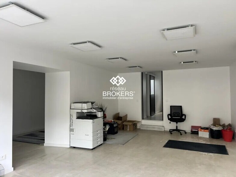 Local commercial dans La Verpillière à vendre - Photo intérieure – Image 1 sur 7