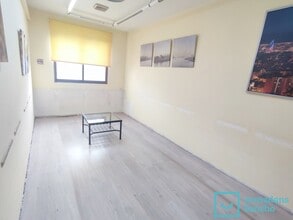 Local commercial dans L'Hospitalet de Llobregat, Barcelona à louer Photo intérieure– Image 1 sur 13