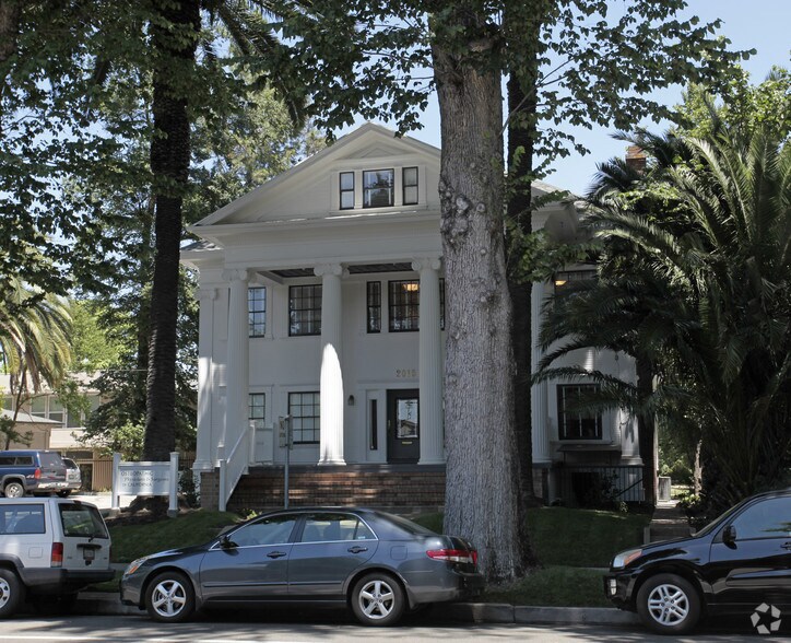2015 H St, Sacramento, CA à louer - Photo de l’immeuble – Image 3 sur 3