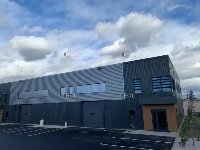 Plus de détails pour Local d'activités à louer