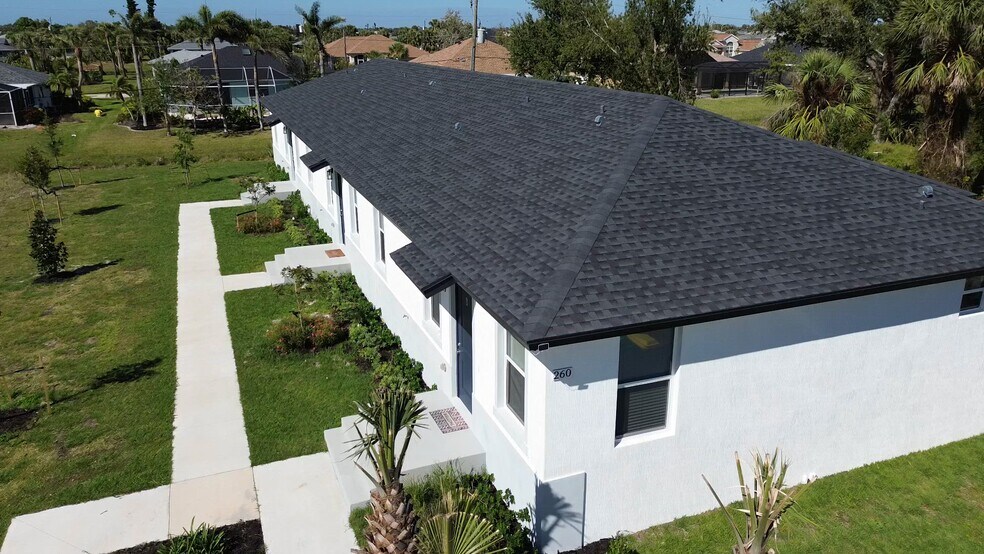 260 Rotonda Blvd W, Rotonda West, FL à vendre - Vidéo sur l’annonce professionnelle – Image 2 sur 31