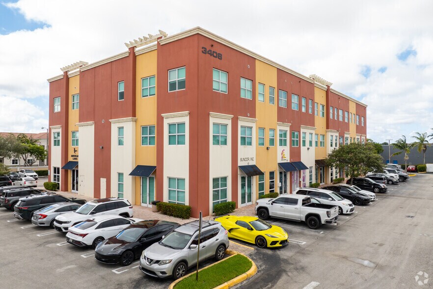 3408 W 84th St, Hialeah, FL à louer - Photo de l’immeuble – Image 1 sur 15