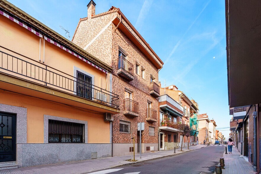 Immeuble residentiel dans San Fernando de Henares, Madrid à vendre - Photo de l’immeuble – Image 2 sur 41