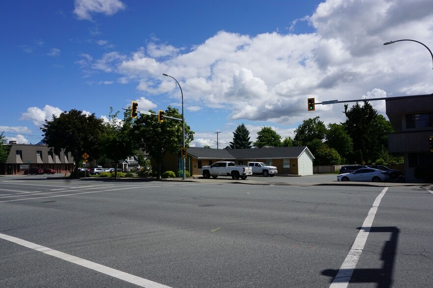 9064 Young Rd, Chilliwack, BC à louer - Photo principale – Image 1 sur 1