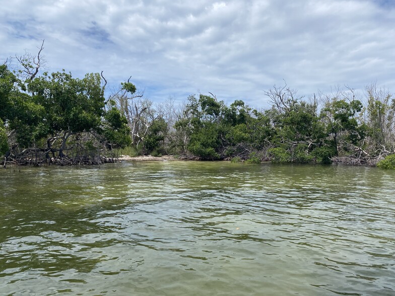 3096 Skipper Ln, Saint James City, FL à vendre - Photo de l’immeuble – Image 3 sur 25