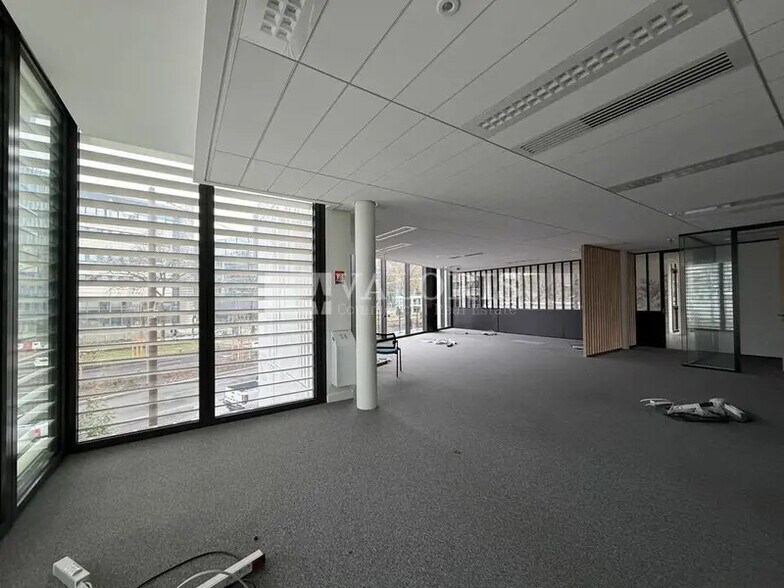 70 Avenue Tony Garnier, Lyon à louer - Photo de l’immeuble – Image 2 sur 10