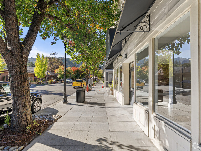 14519 Big Basin Way, Saratoga, CA à louer - Photo de l’immeuble – Image 1 sur 12