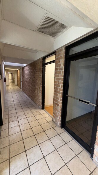 1539 Parental Home Rd, Jacksonville, FL à louer - Hall d’entrée – Image 3 sur 13
