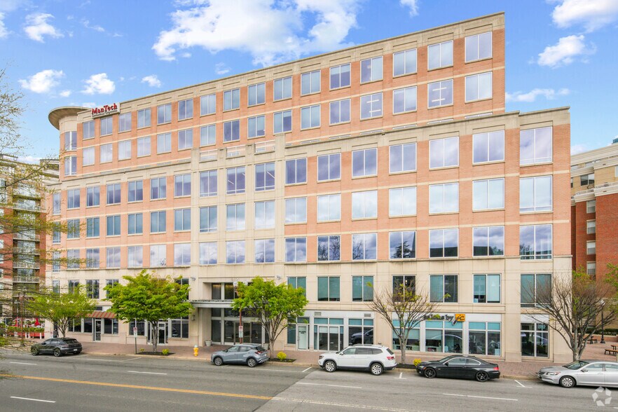 3865 Wilson Blvd, Arlington, VA à louer - Photo de l’immeuble – Image 1 sur 13