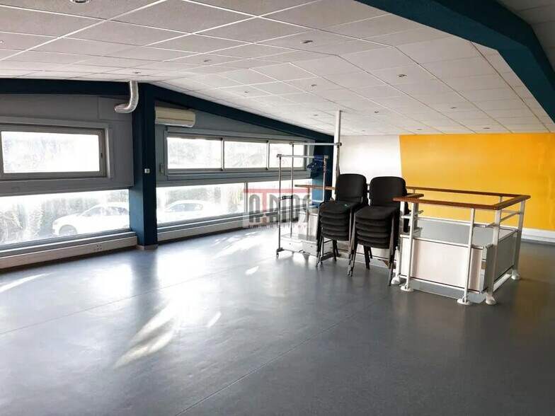 Bureau dans La Farlède à louer - Photo de l’immeuble – Image 1 sur 4