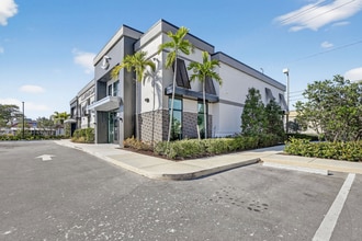 9090 W State Road 84, Davie, FL à louer Photo intérieure– Image 2 sur 12