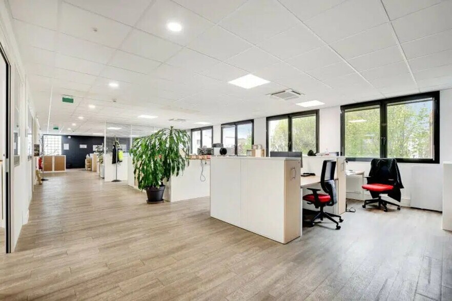 Bureau dans Gentilly à vendre - Photo de l’immeuble – Image 1 sur 8