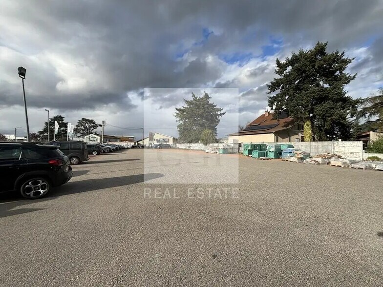 142 Route De Grenoble, Saint-Priest à louer - Photo de l’immeuble – Image 2 sur 12