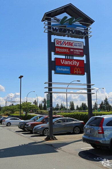 2601 Westview Dr, North Vancouver, BC à louer - Photo de l’immeuble – Image 2 sur 4