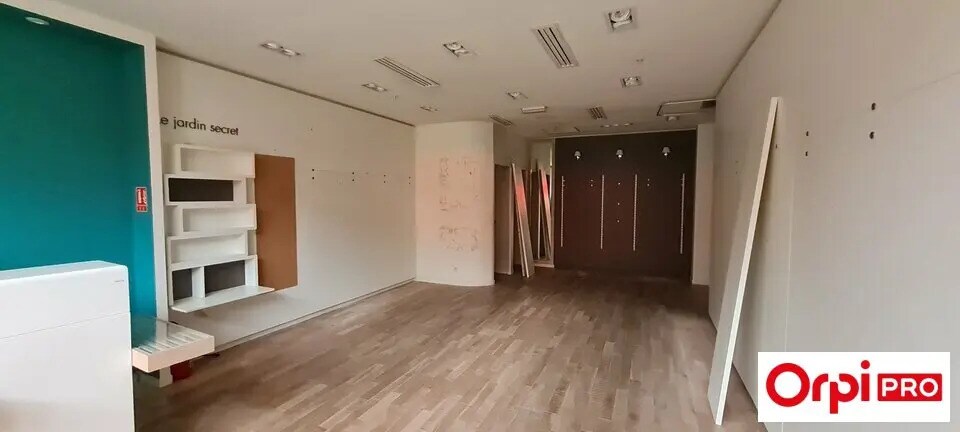 Local commercial dans Saint-Brieuc à louer - Photo de l’immeuble – Image 2 sur 8