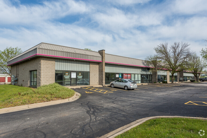 10095 Hickman Ct, Clive, IA à louer - Photo principale – Image 2 sur 9